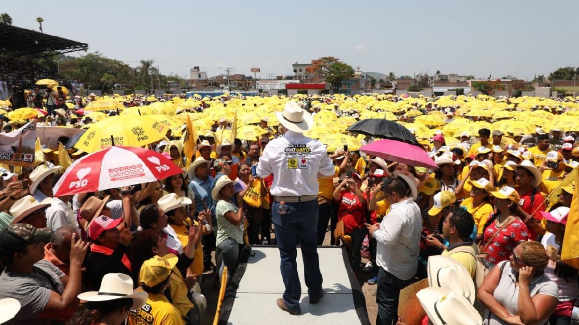 Rodrigo Gayosso y productores agrícolas del estado se reúnen