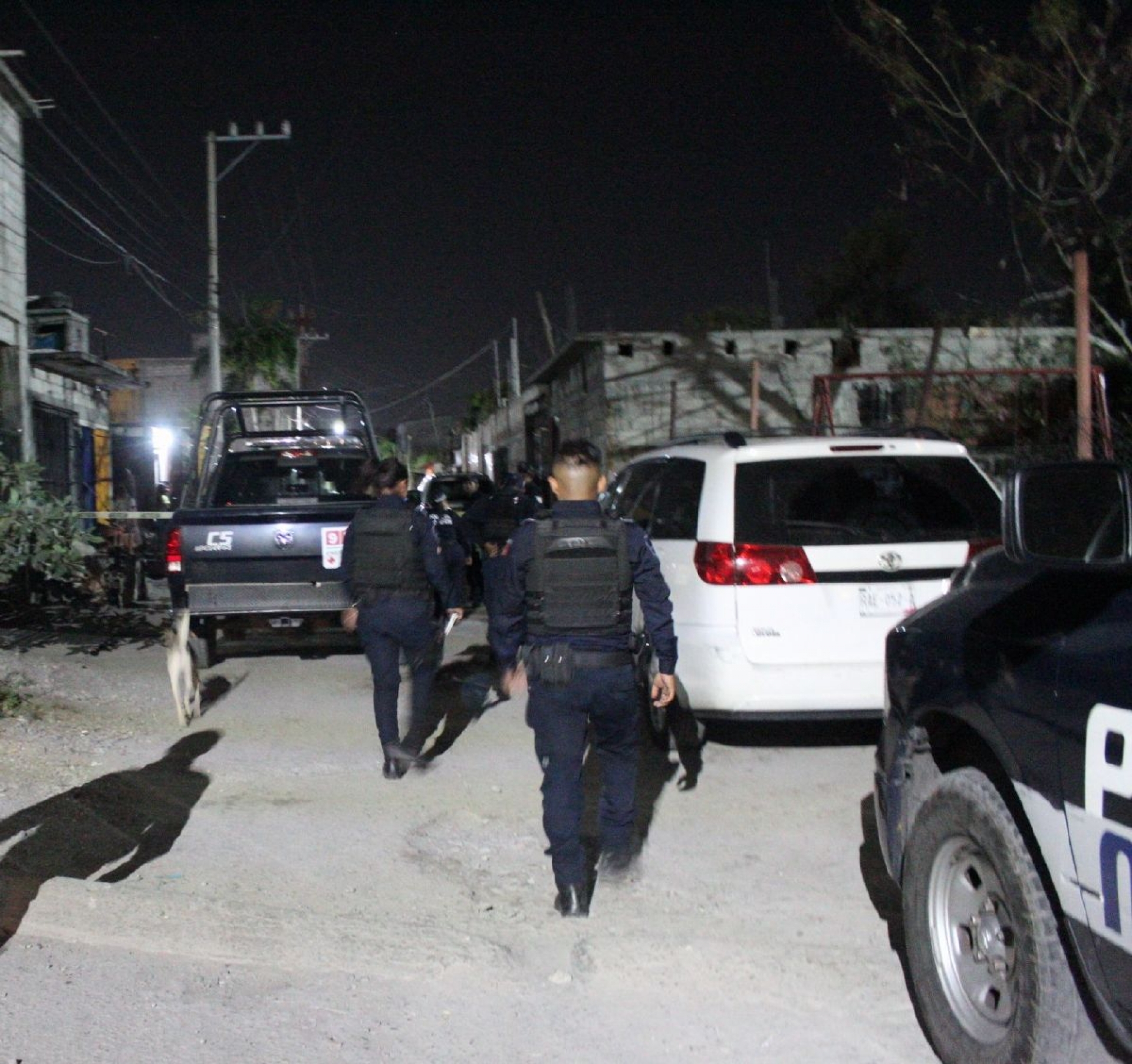 Abandonan un cadáver envuelto con una cobija