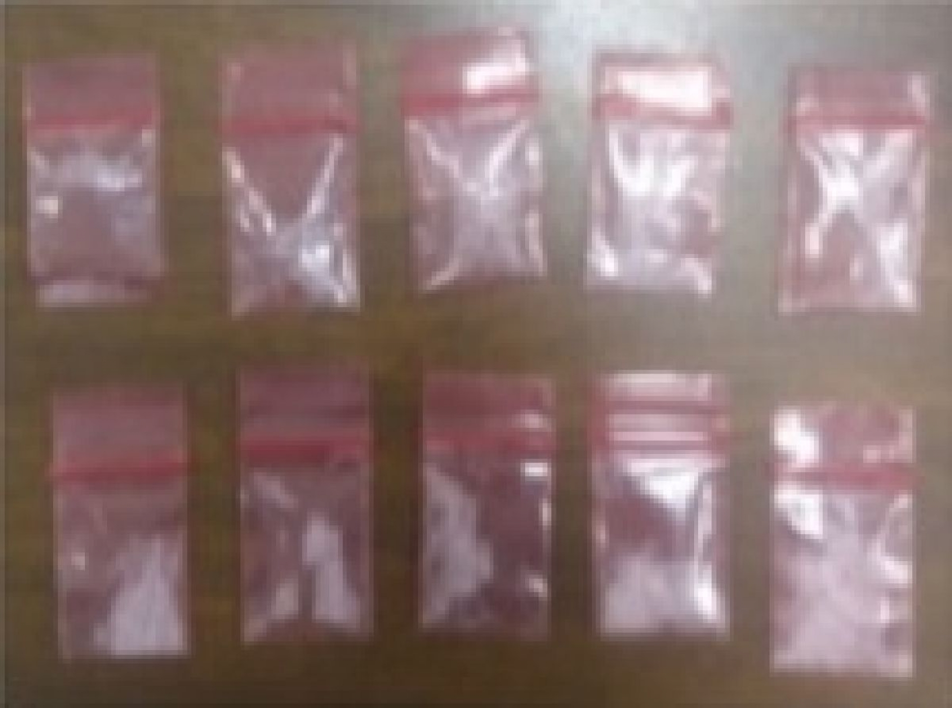 Les hallaron droga al auxiliarlos en un choque