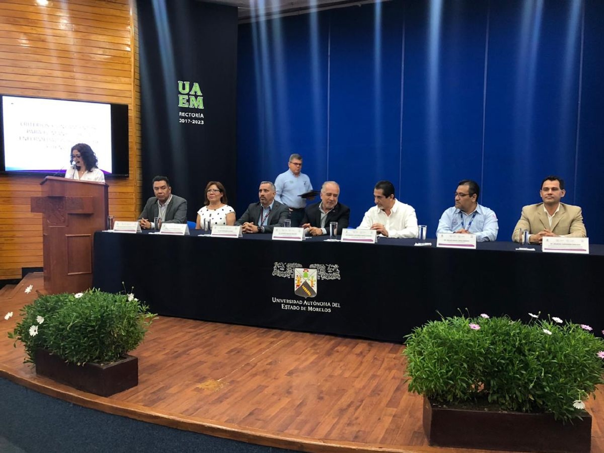 Analiza la UAEM implementar clases virtuales