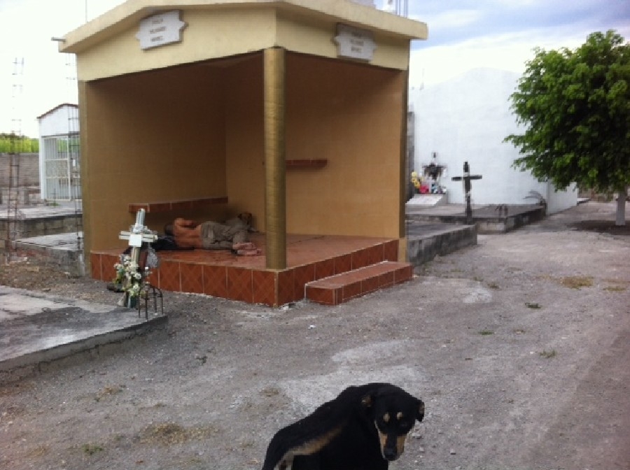 Denuncian la falta de seguridad en el interior del panteón municipal de la colonia Gabriel Tepepa