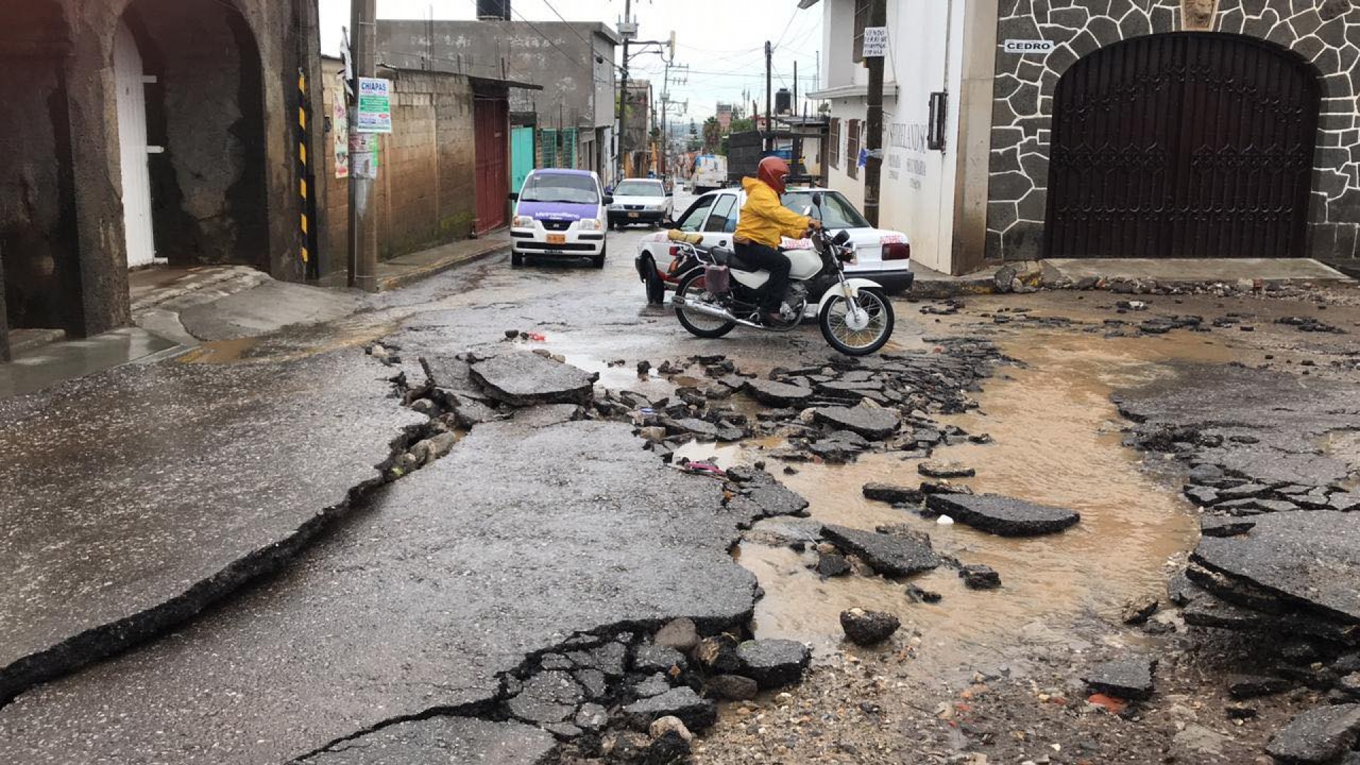 Atienden daños por lluvias en la colonia Milpillas