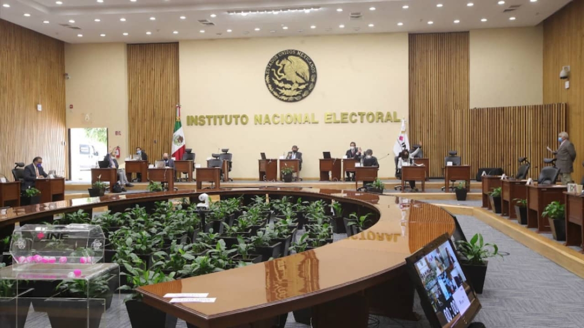 INE acusa persecución penal contra consejeros por aplazar revocación de mandato