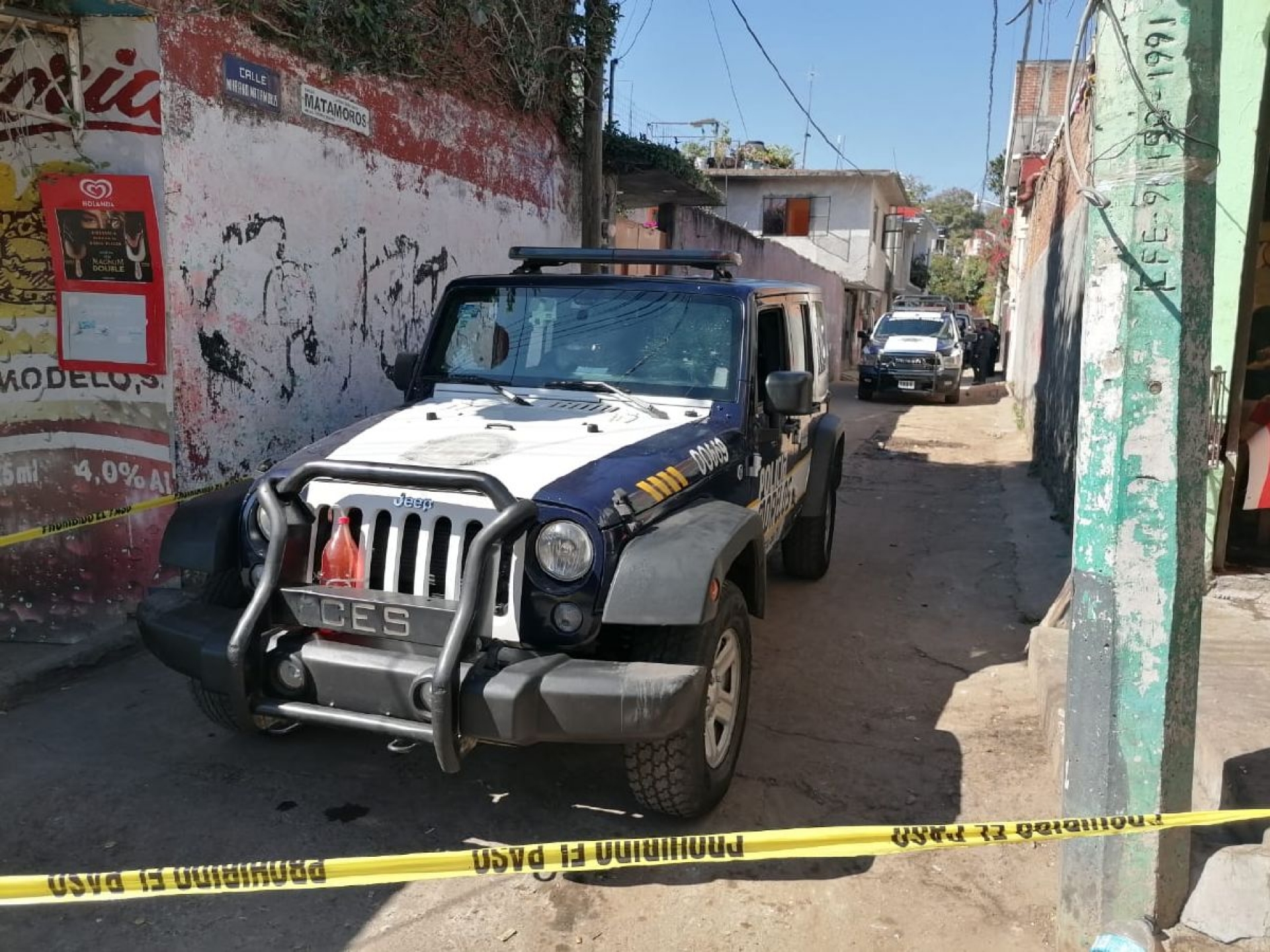 Hallan muerto a un hombre en el patio de su casa