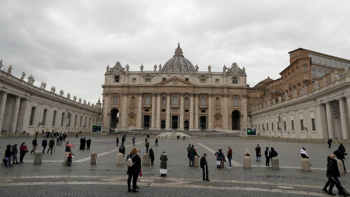 Vaticano se disculpa por dañar a comunidad católica LGBTQ