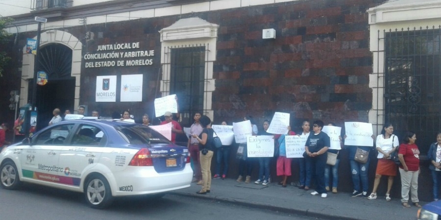 Se manifiestan maestros del MMB en la JLCyA