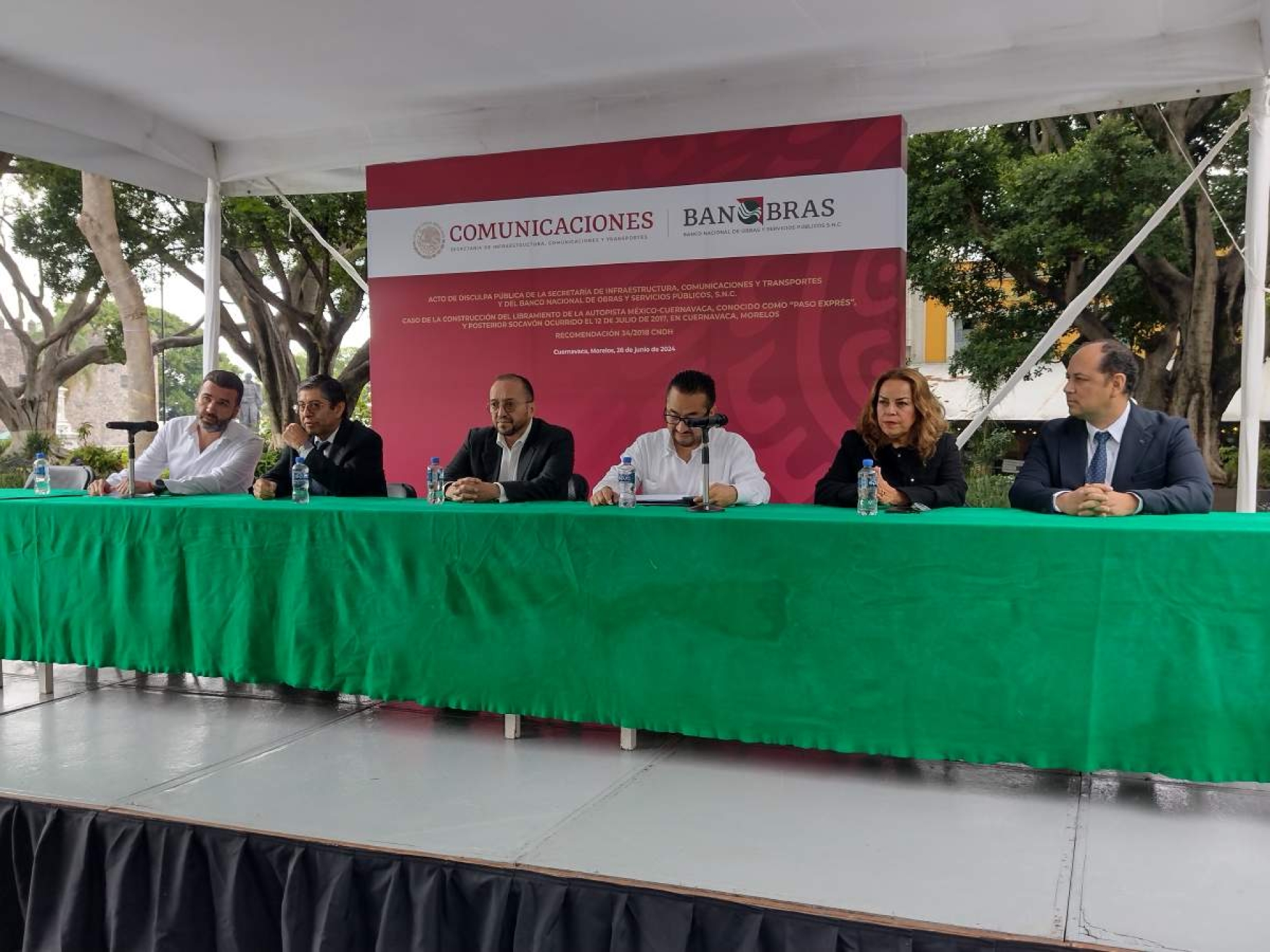 Una 'disculpa pública' simulada
