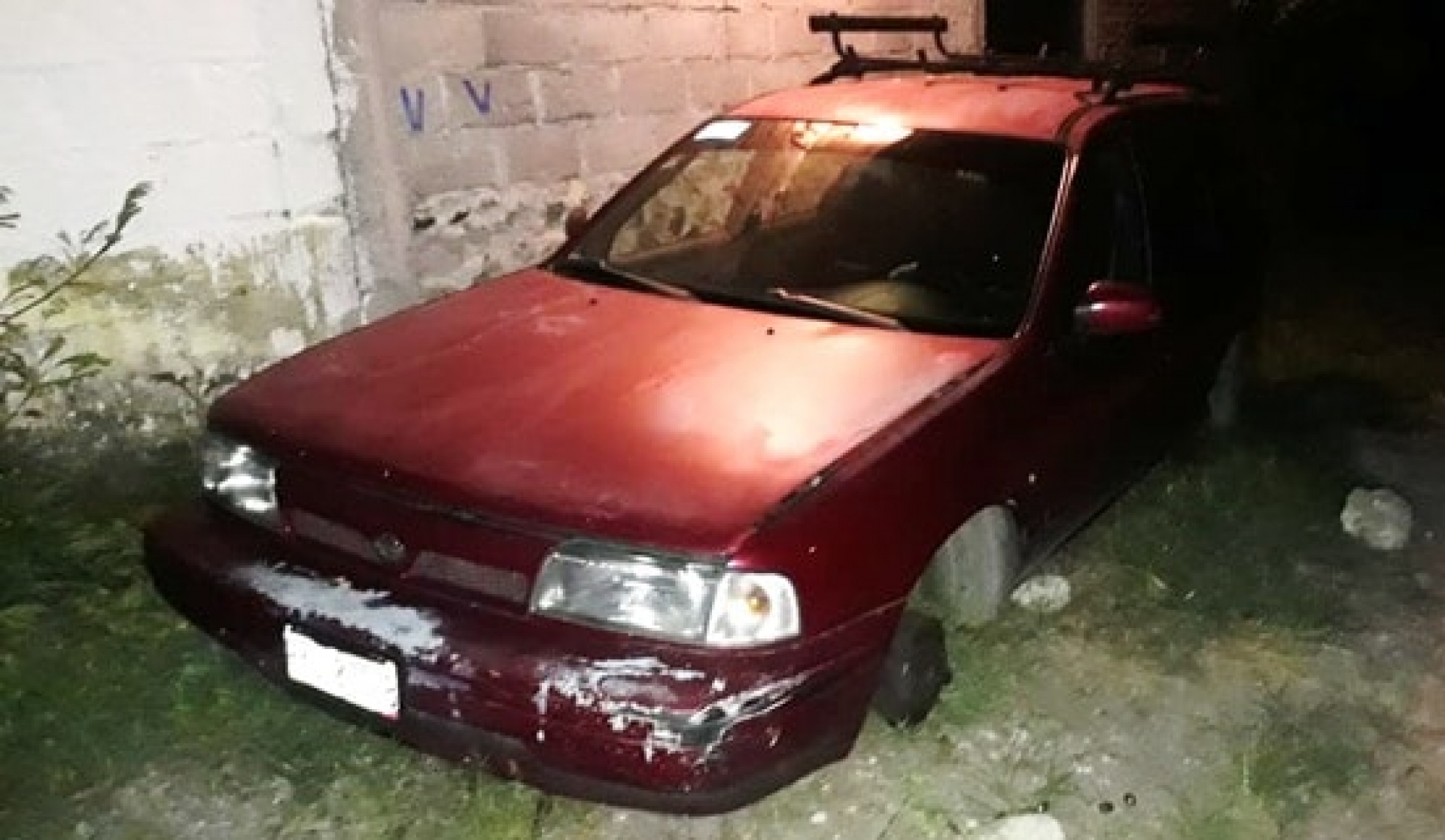 Abandonan en Jiutepec un auto robado