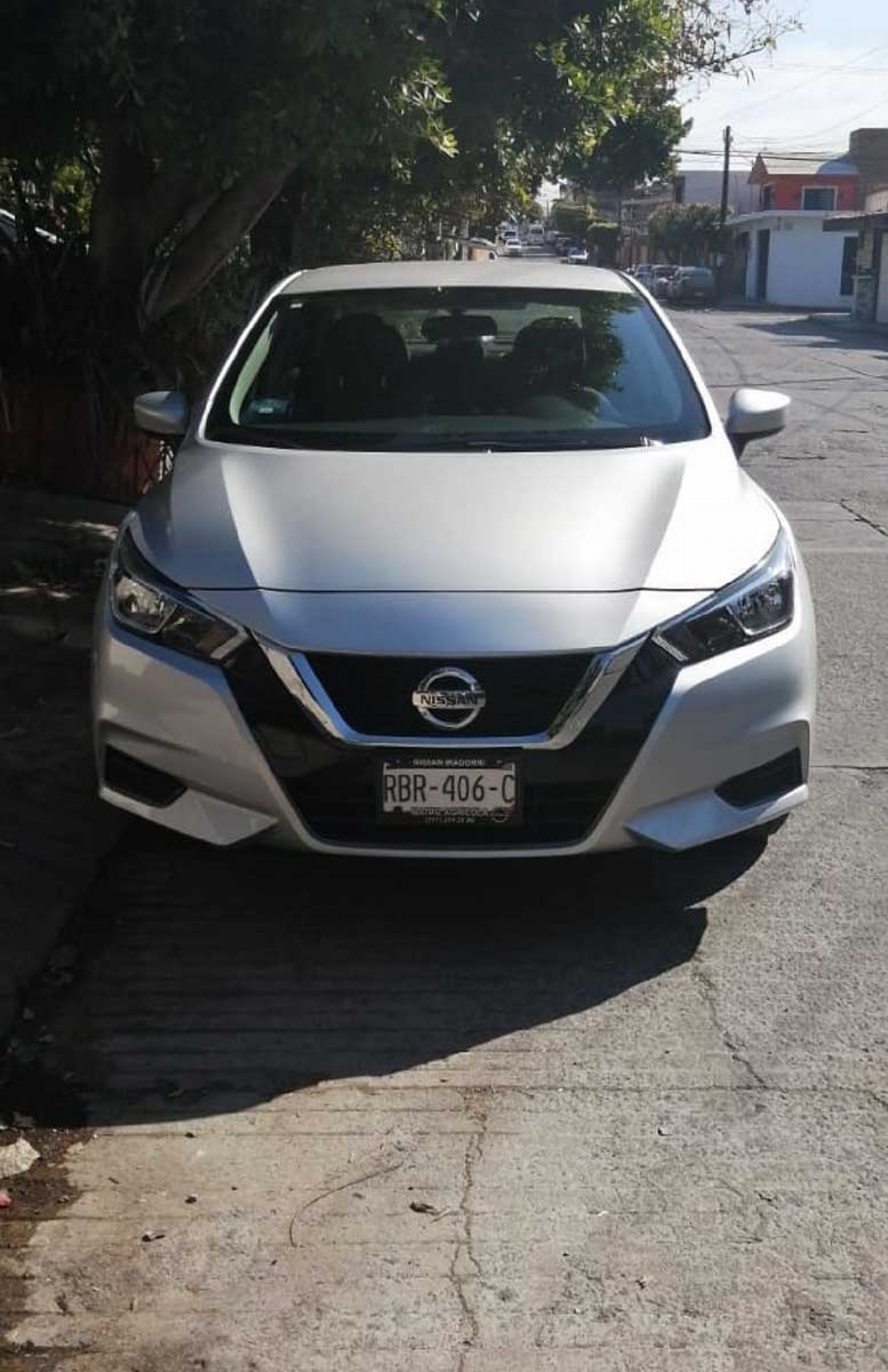 Lo amagaron con pistolas para que entregara su auto
