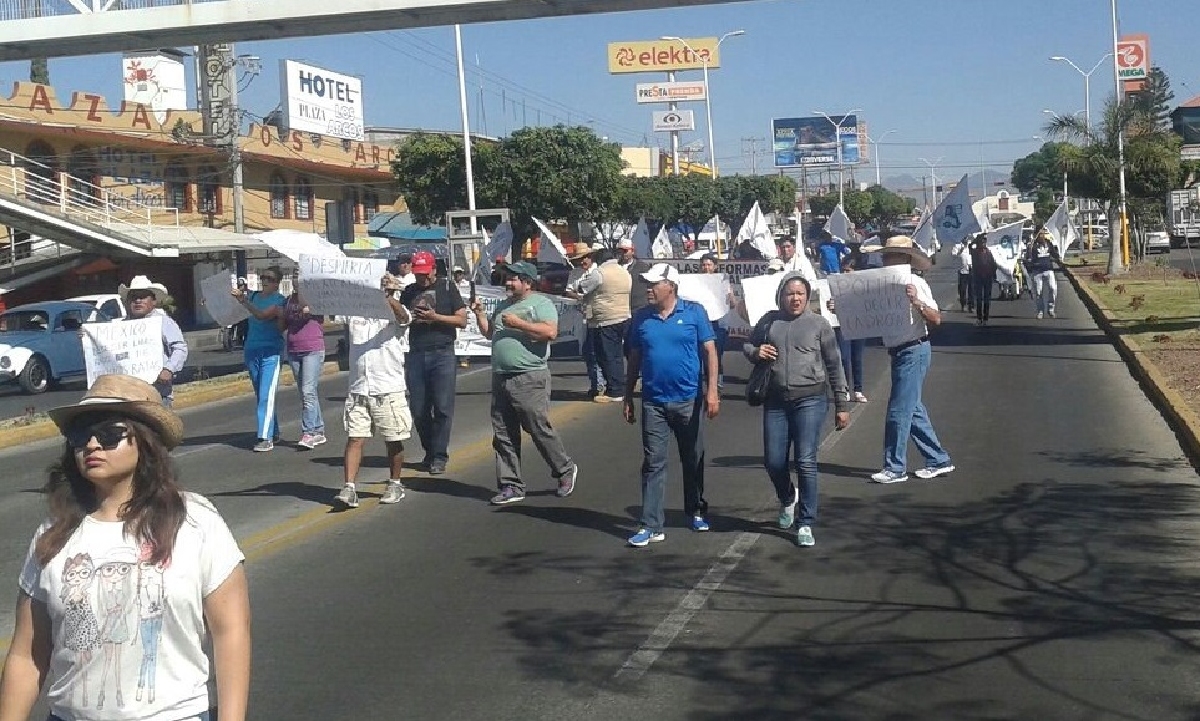 Organizaciones civiles exigen dar marcha atrás a gasolinazo
