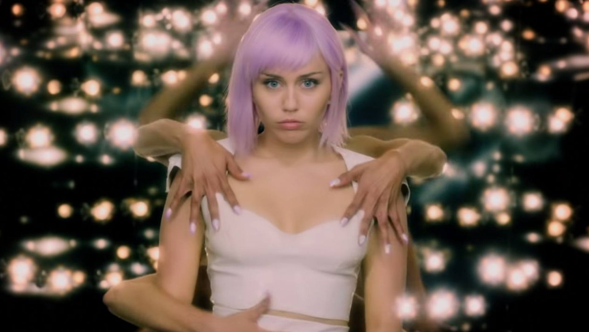 Échale un vistazo al nuevo trailer de la serie de Netflix 'Black Mirror'