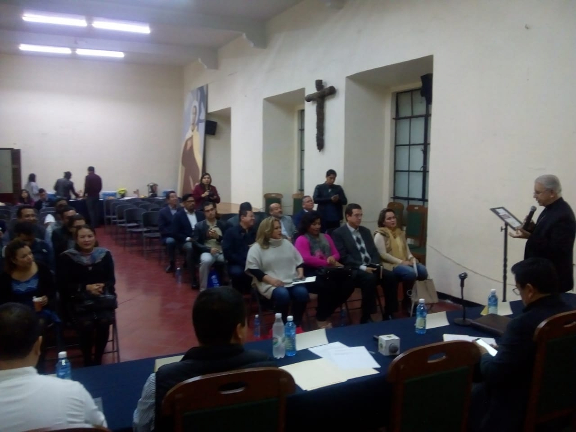 Diputados se reúnen con autoridades eclesiásticas