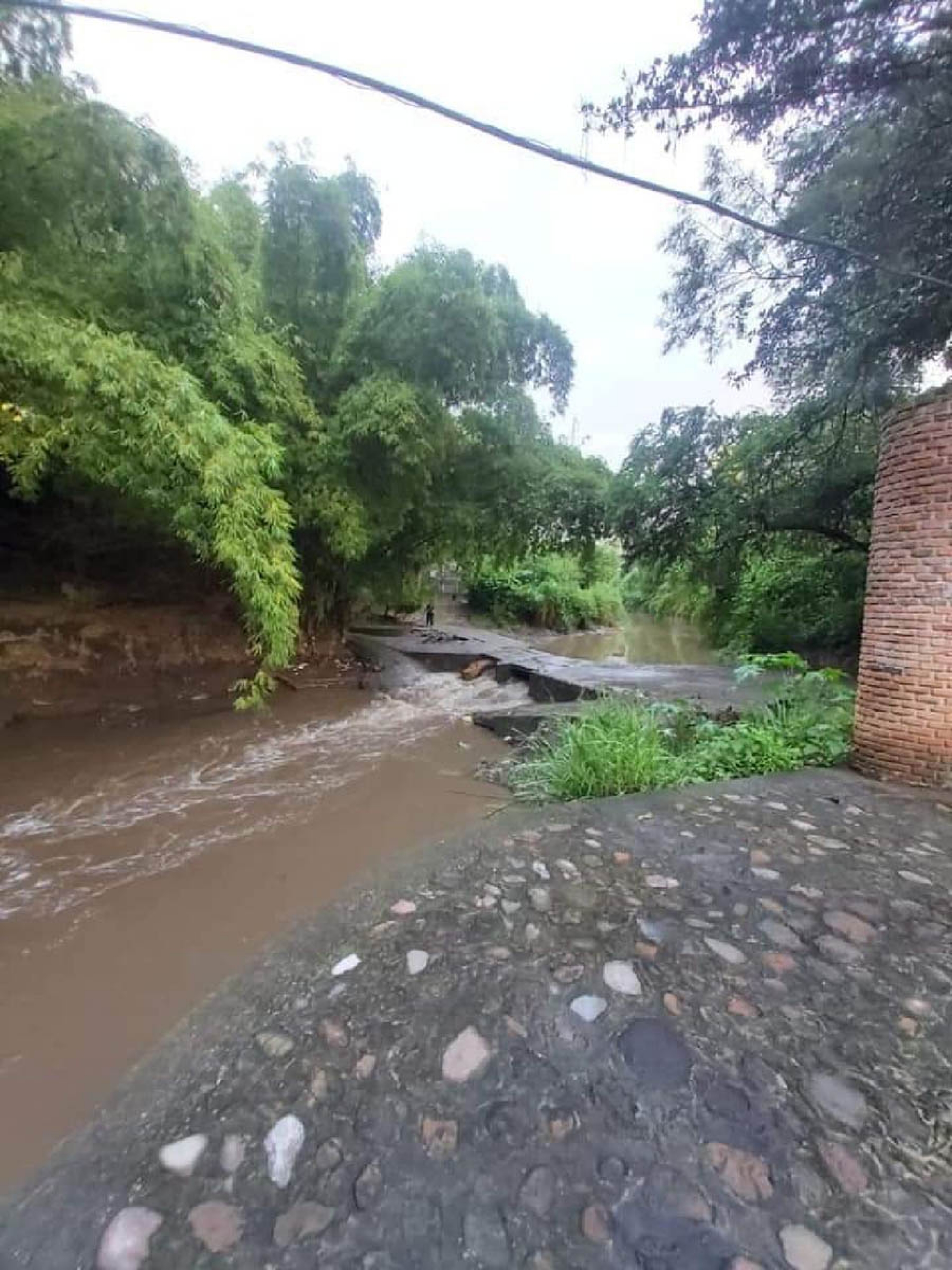 Alerta en municipios de la zona poniente por aumento del nivel del río Chalma.
