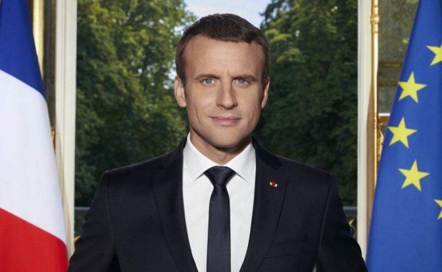 Emmanuel Macron elige dos iPhones para su foto oficial