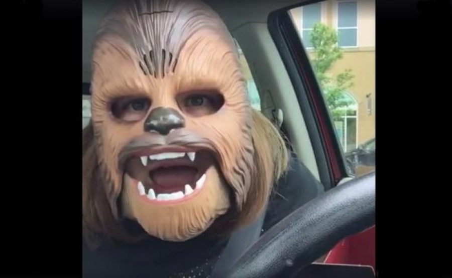 Una máscara de Chewbacca hizo a esta mujer la persona más feliz del mundo