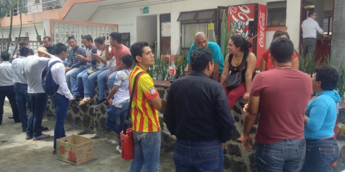 Inspectores de Gobernación se manifiestan en el Ayuntamiento de Cuernavaca; fueron despedidos