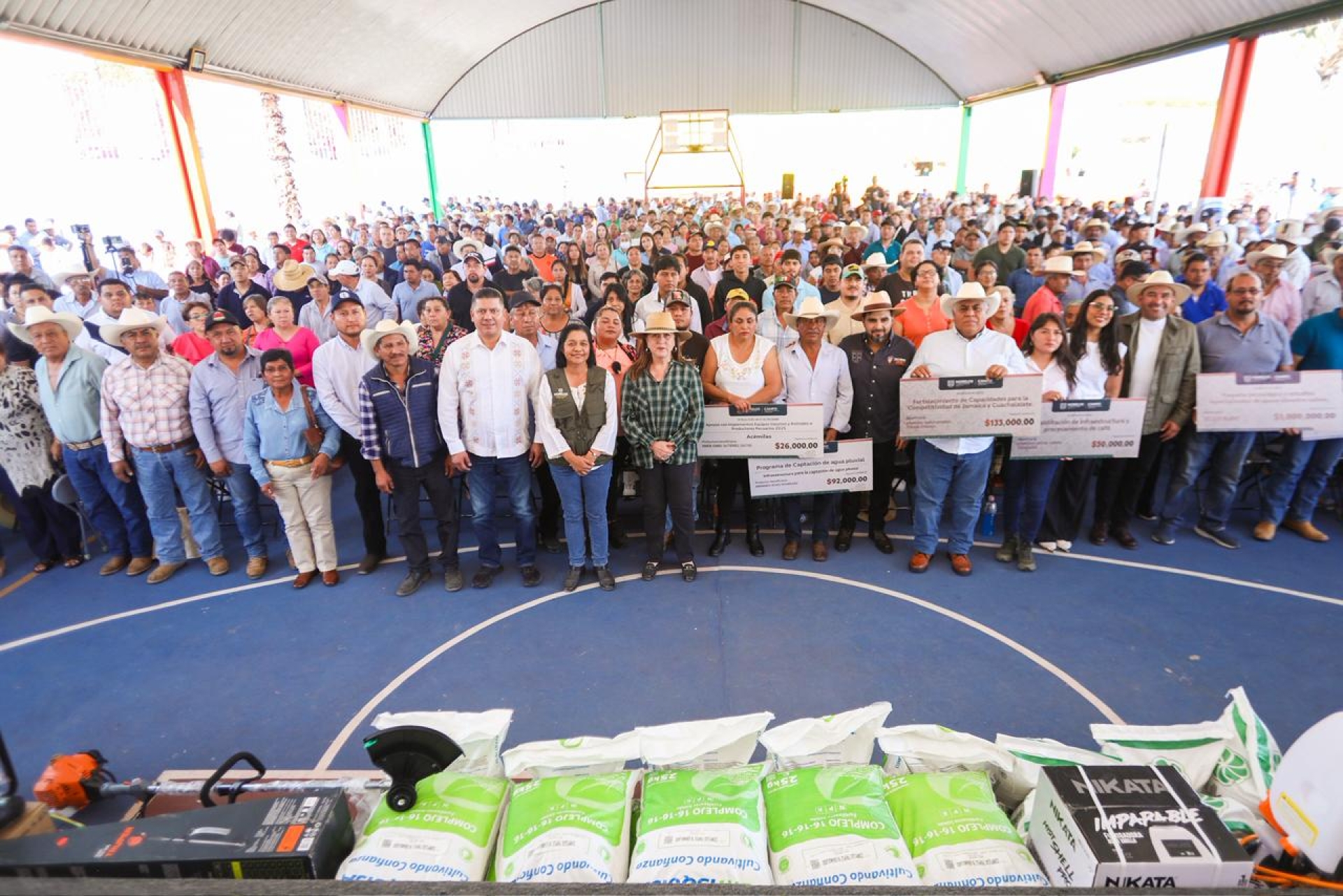 Refuerza gobierno de Margarita González Saravia infraestructura rural y entrega apoyos productivos al sector agropecuario