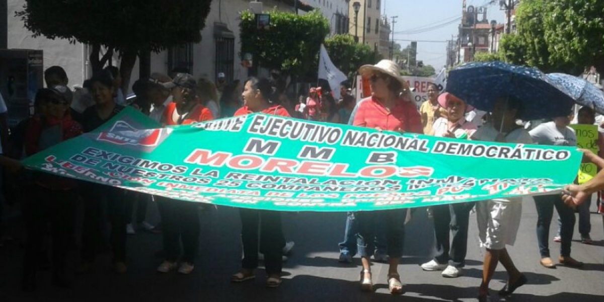 Marchan maestros en Cuernavaca; protestan contra la reforma educativa y por despido de docentes