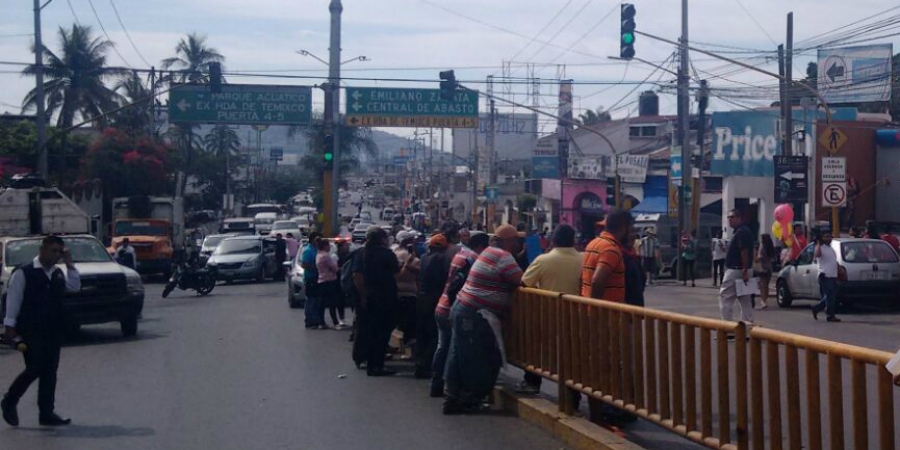 Se manifiestan trabajadores del Ayuntamiento de Temixco