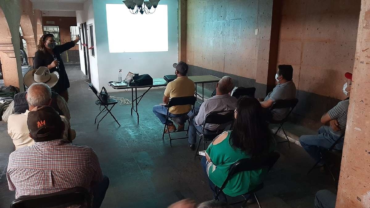 Imparten capacitación a productores del campo sobre la eliminación del fuego en parcelas