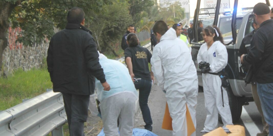Hallan un cadáver en la autopista México-Acapulco