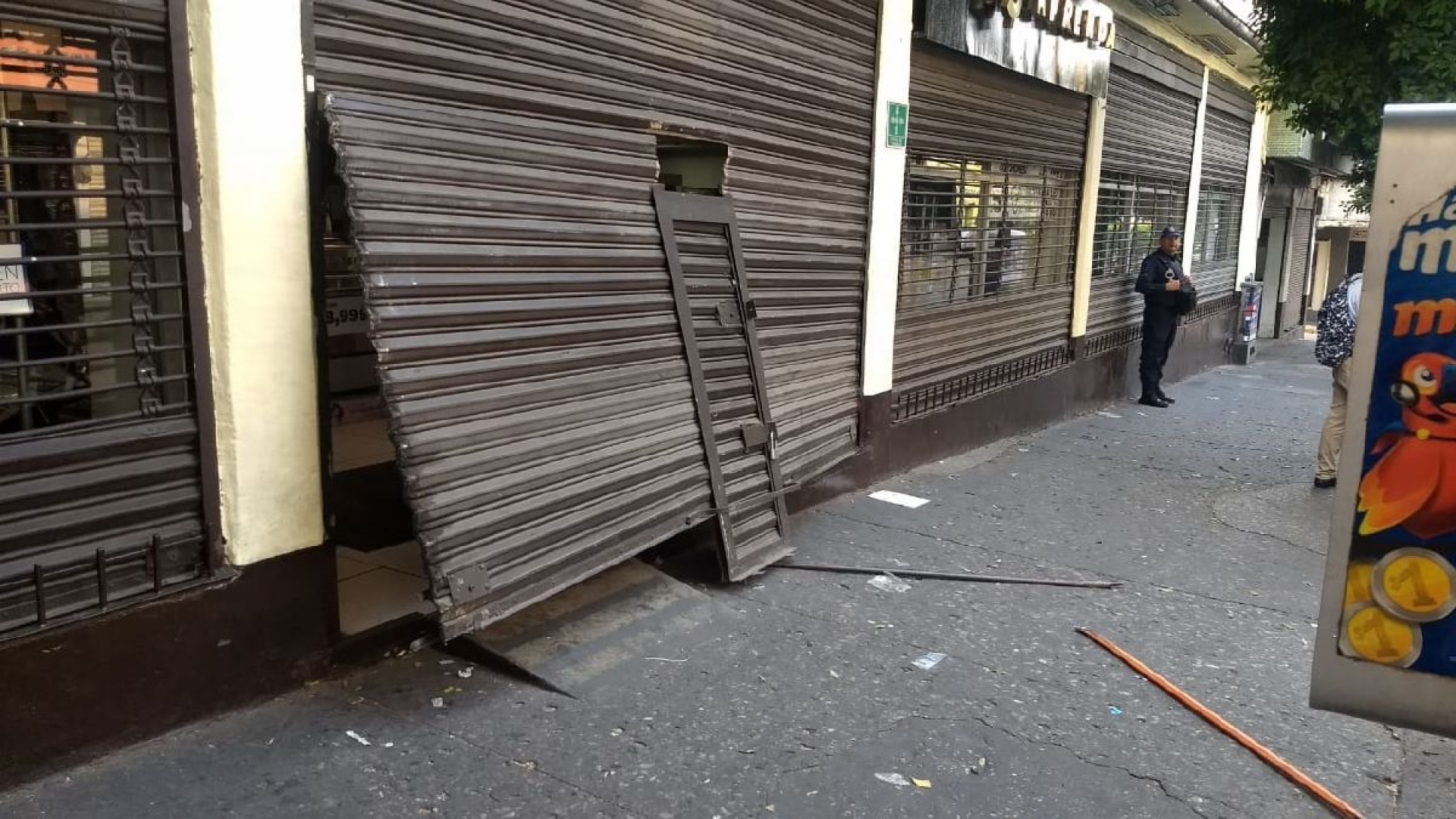Roban celulares en Elektra del centro de Cuernavaca