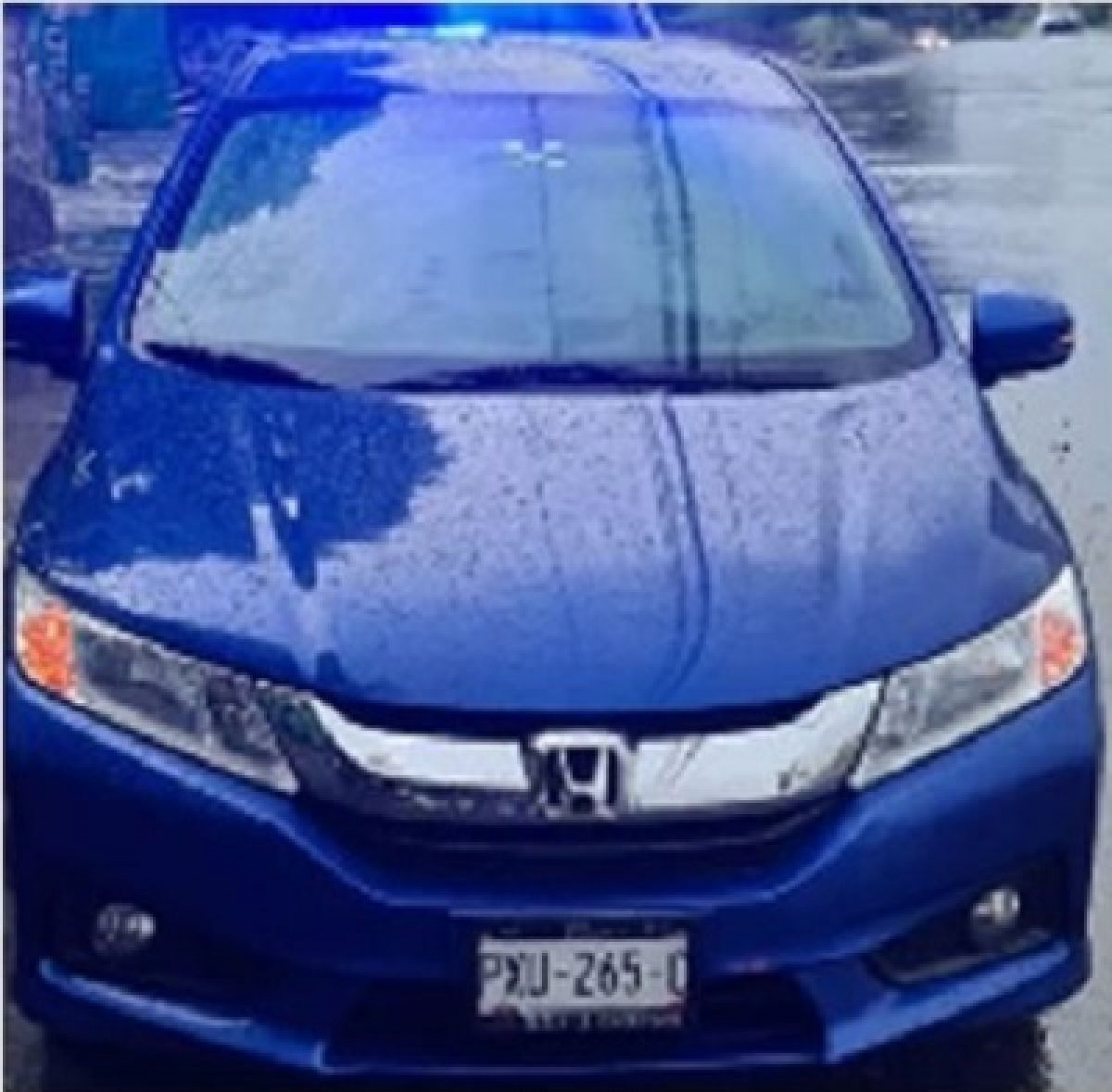 Arrestan a un hombre por conducir un auto robado