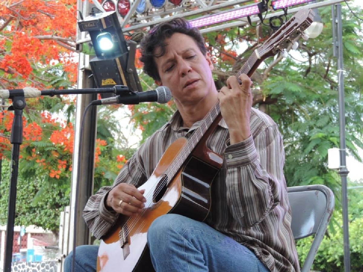 Mis canciones son un ejercicio de reflexión y autocrítica: Horacio Paredes