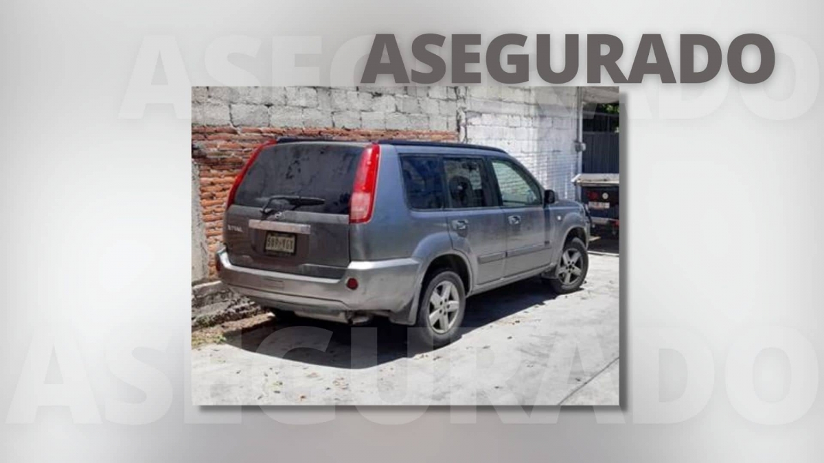 Hallan una camioneta abandonada en Zacatepec