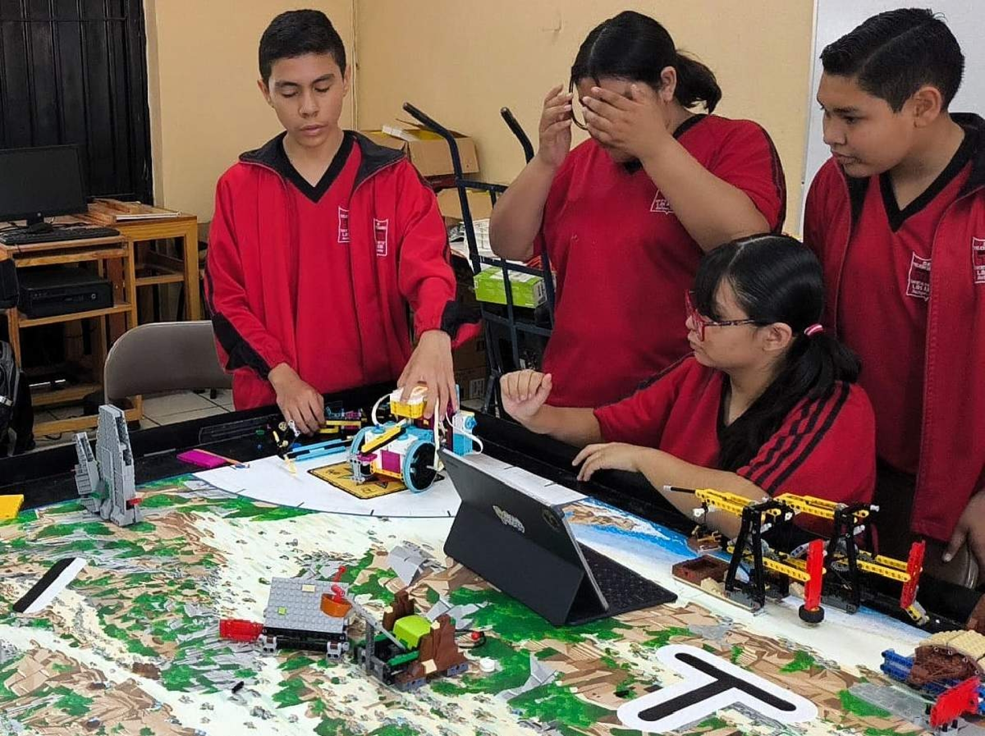 Estudiantes de Yautepec representarán a Morelos en competencia nacional de robótica