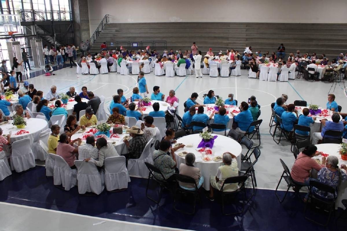 Festejaron a los abuelitos de Jojutla