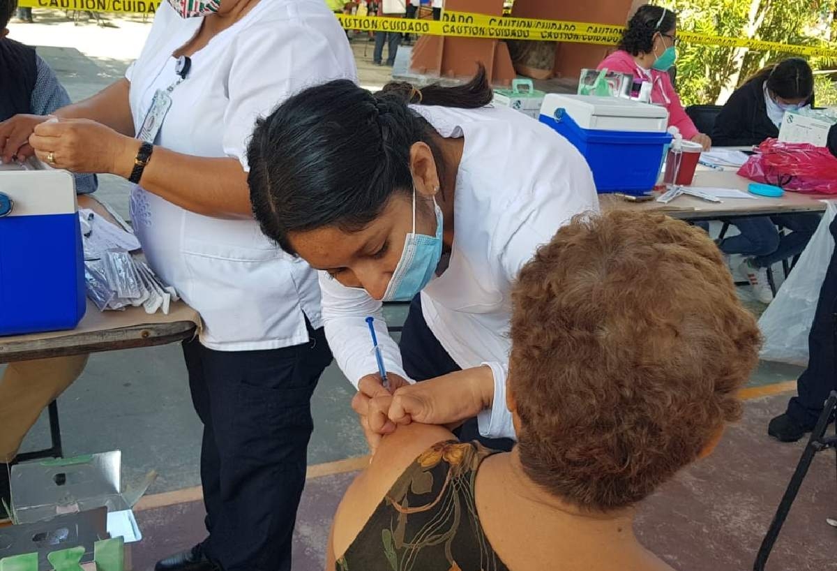 Invitan a personas sin esquema de vacunación a inmunizarse