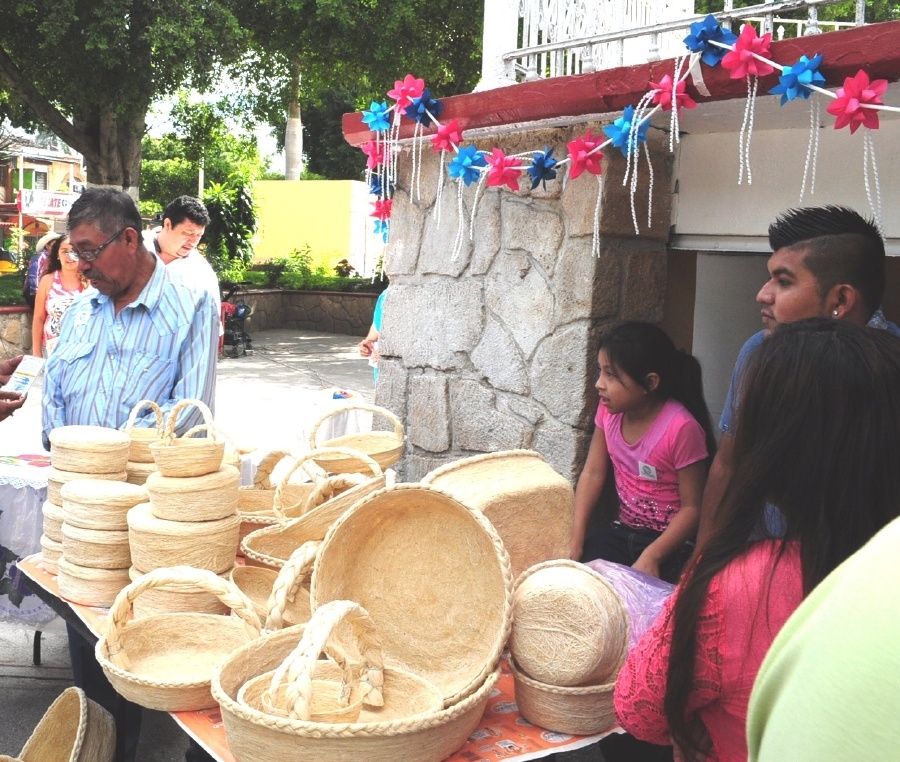 Instalan tianguis turístico artesanal en Tlaltizapán