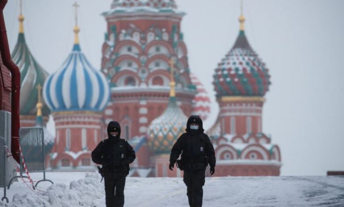 Rusia registra cien mil casos diarios de contagios por COVID-19