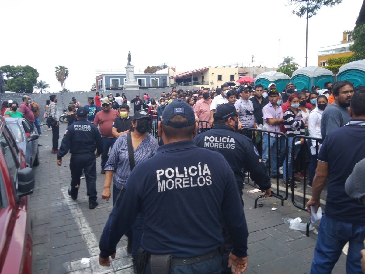 Afluencia masiva entorpece conteo