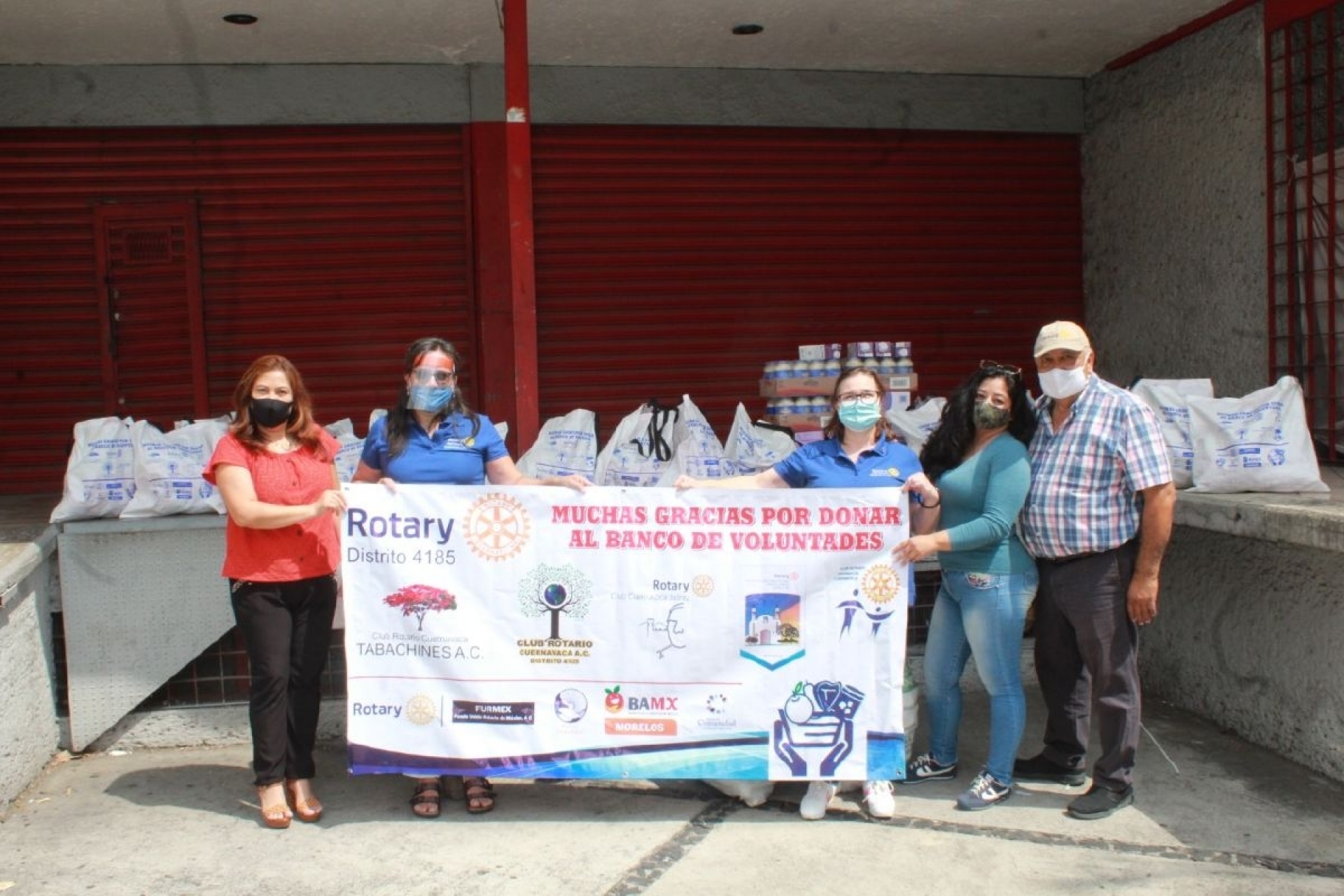 Entrega de despensas a la Unión de Voceadores del Estado de Morelos A.C. por parte del Club Rotario Cuernavaca A.C.