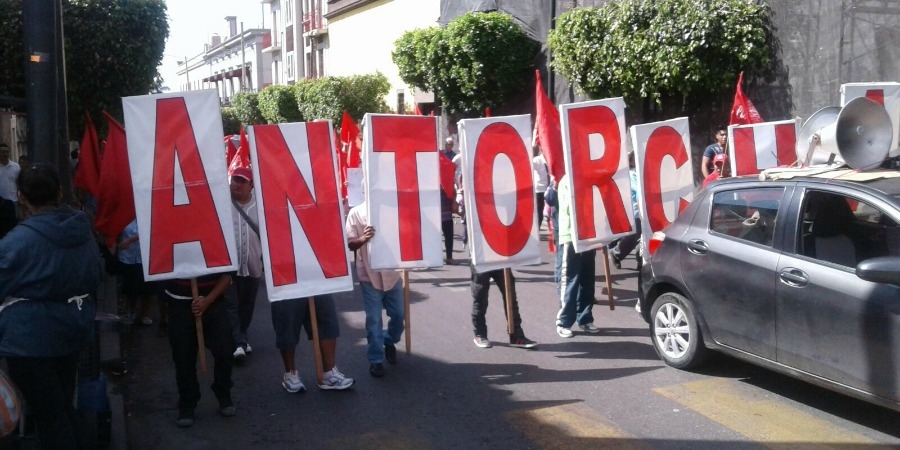 Integrantes del Movimiento Antorchista se manifiestan en Cuernavaca; demandan apoyos