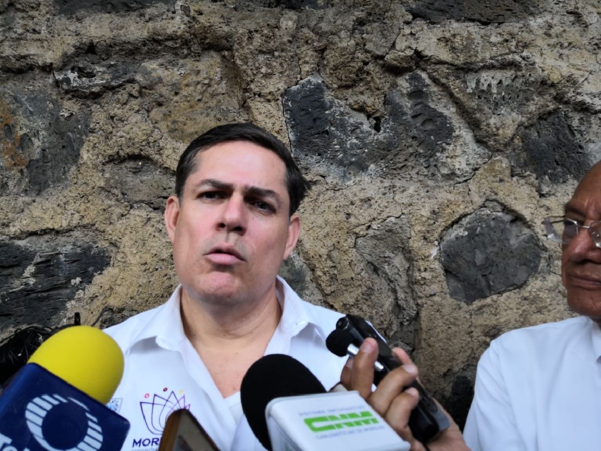 Chalecos utilizados en obra en propiedad privada no son oficiales: Giménez-Valdés