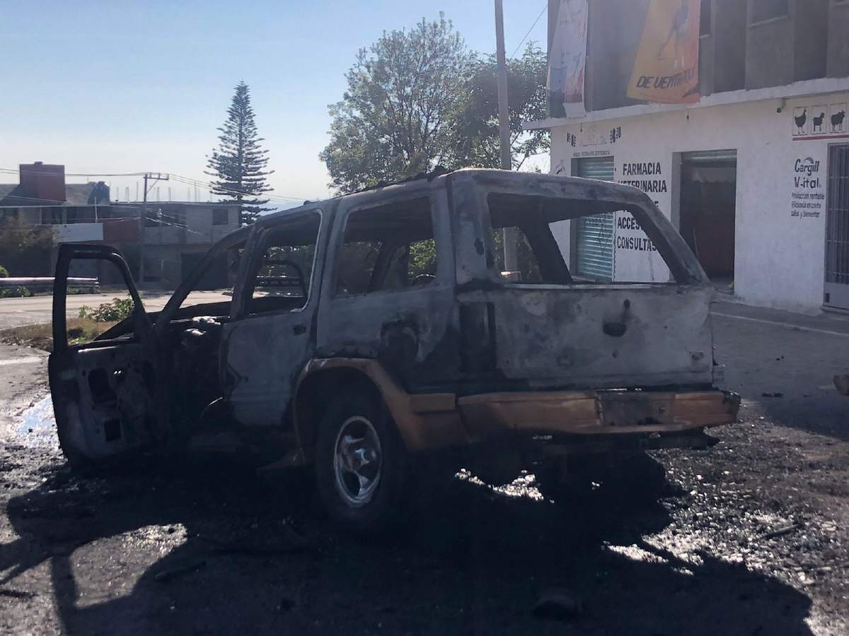 Se incendia una camioneta en Santa María Ahuacatitlán