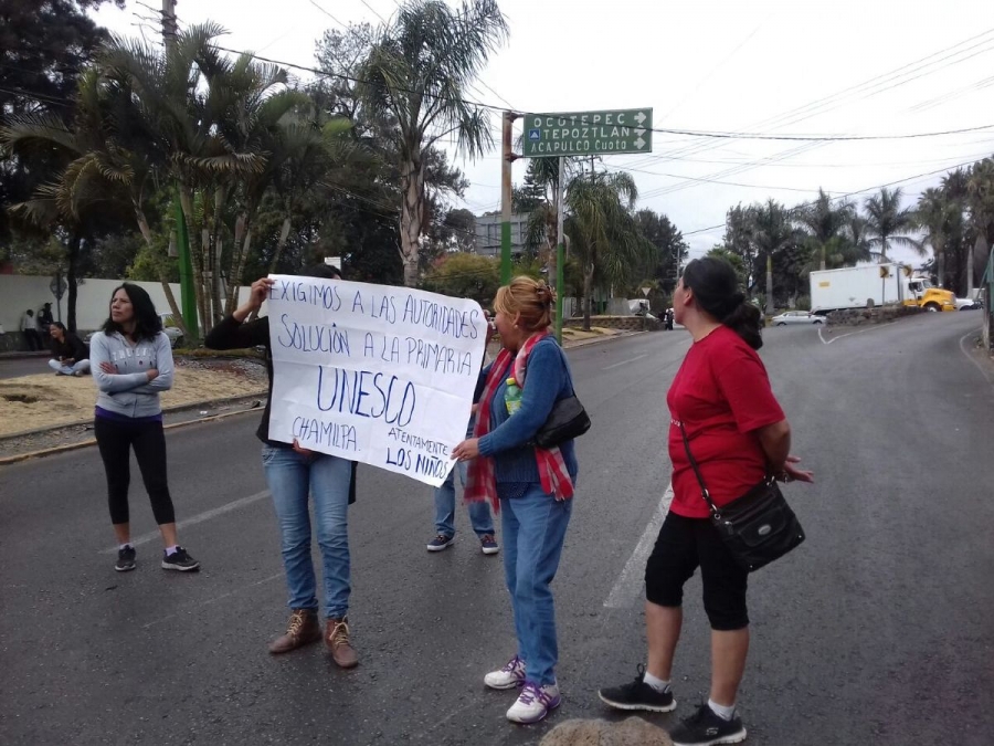 Con bloqueo de la avenida Domingo Diez exigen la reconstrucción de escuela dañada por el sismo