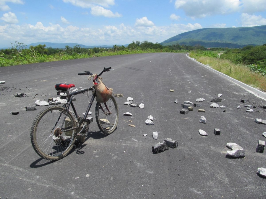 Insiste gobierno en que constructora sí pagará daños a afectados por paso de la autopista Siglo XXI