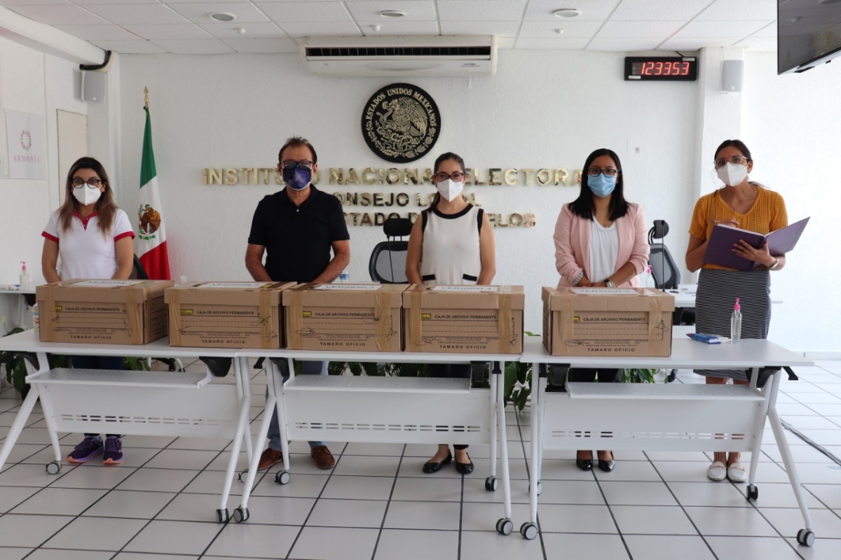 Entrega INE a Impepac exámenes para aspirantes a supervisores y capacitadores