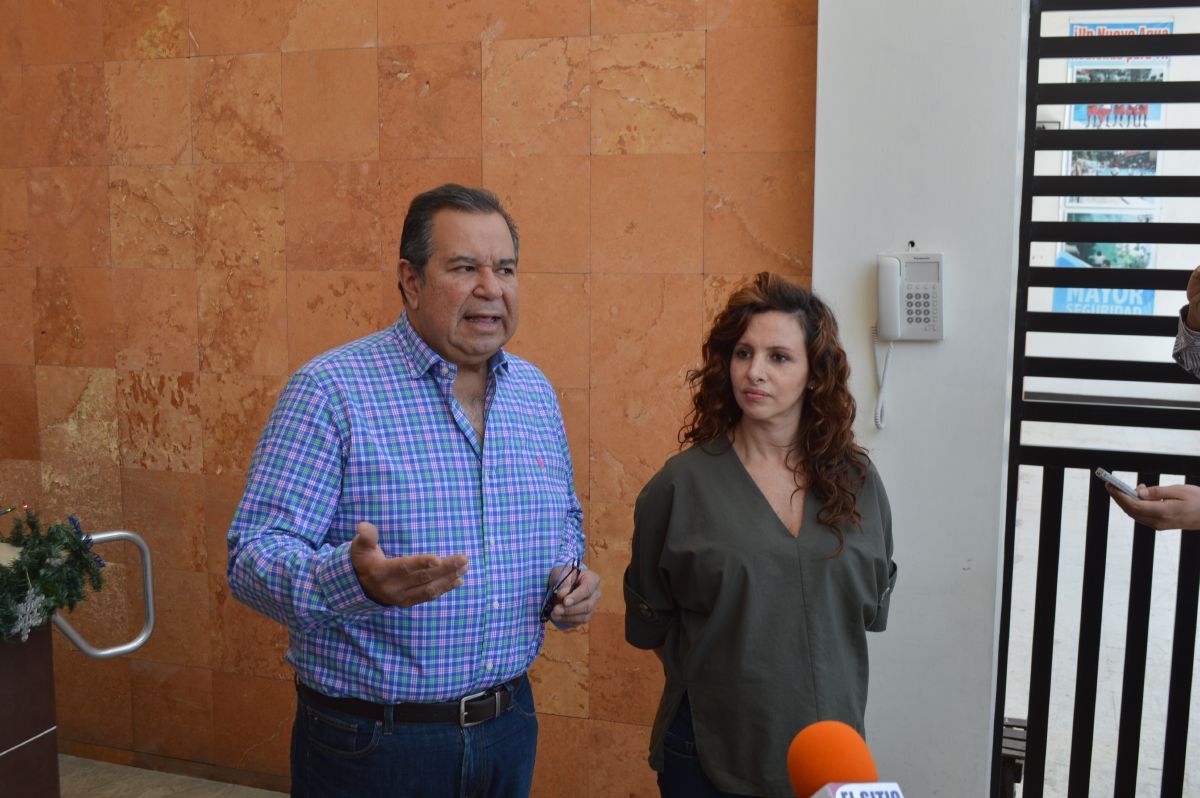 Mónica Reyes y Juan Pascual reabren el balneario Agua Hedionda