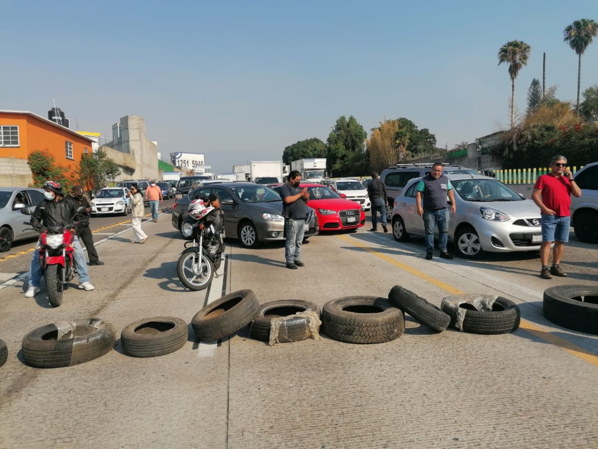 Bloqueos en el paso exprés; colonos demandan agua potable
