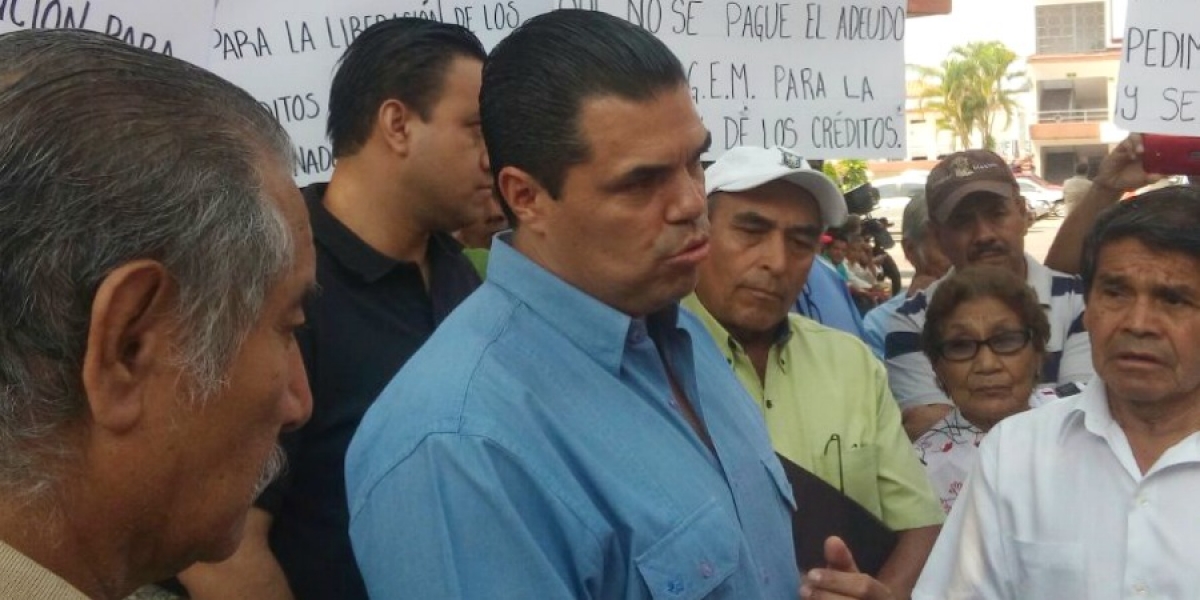 Protestan jubilados del SAPAC