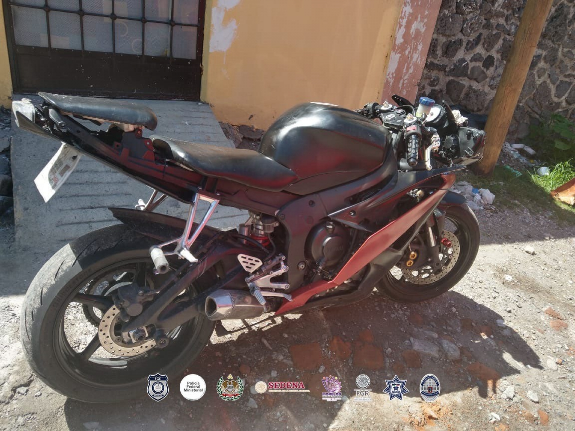 Transportaba droga en una moto con el número de serie alterado