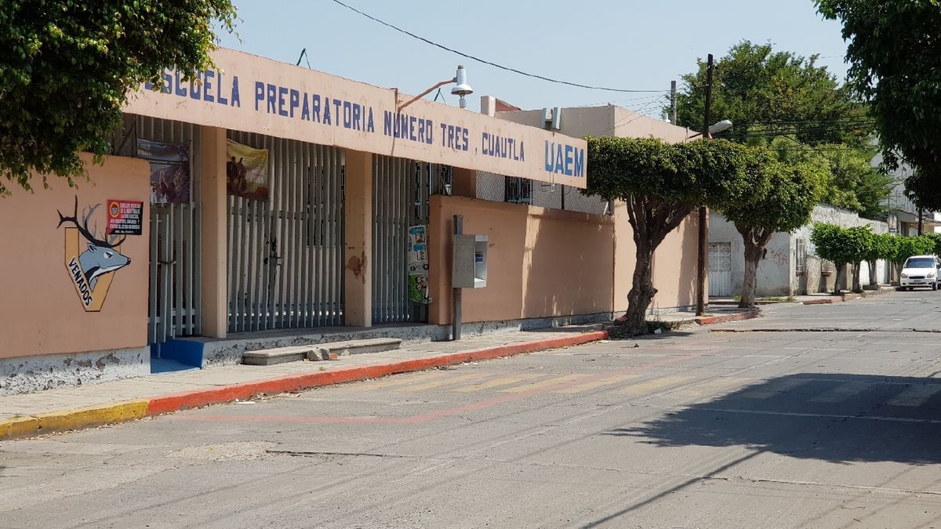 Inician trabajos de demolición de la Preparatoria 3 de Cuautla