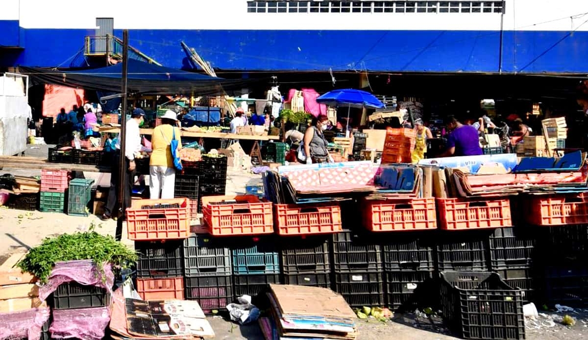 Acuerdan desalojar banquetas de la zona de bodegas del ALM