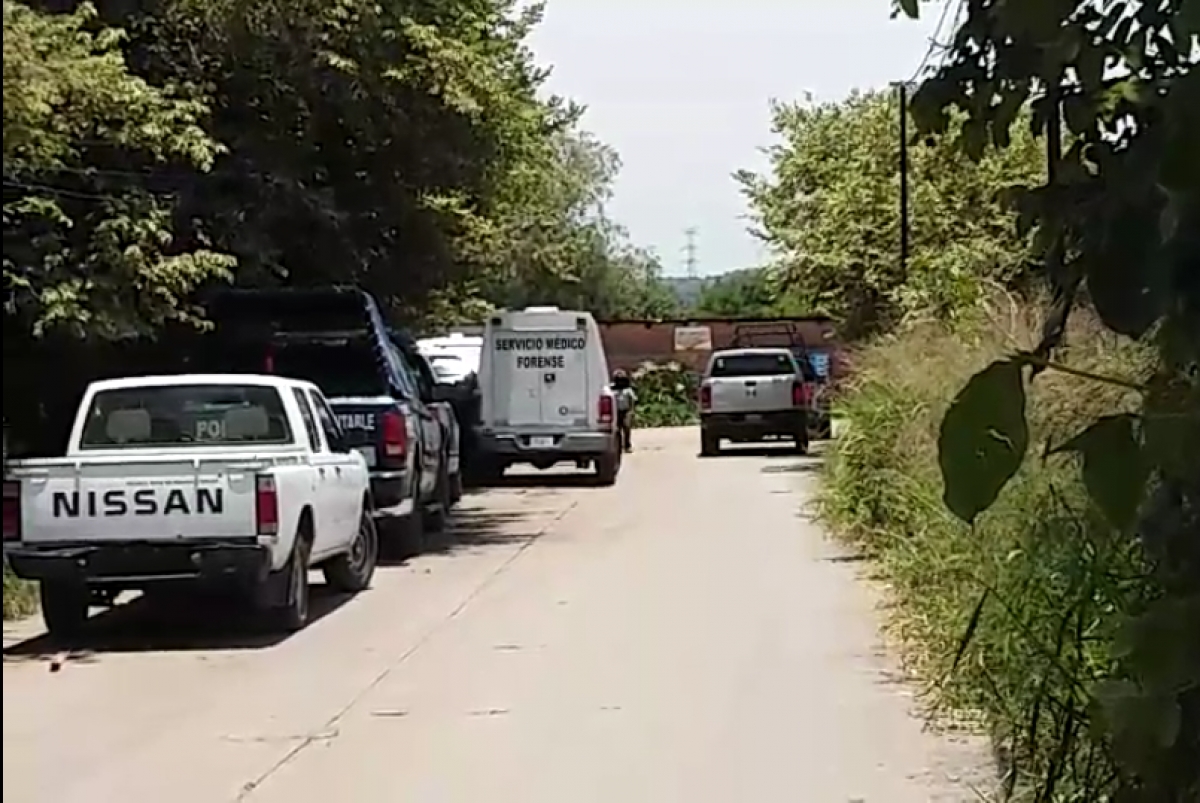 Abandonan un cadáver envuelto con cobijas