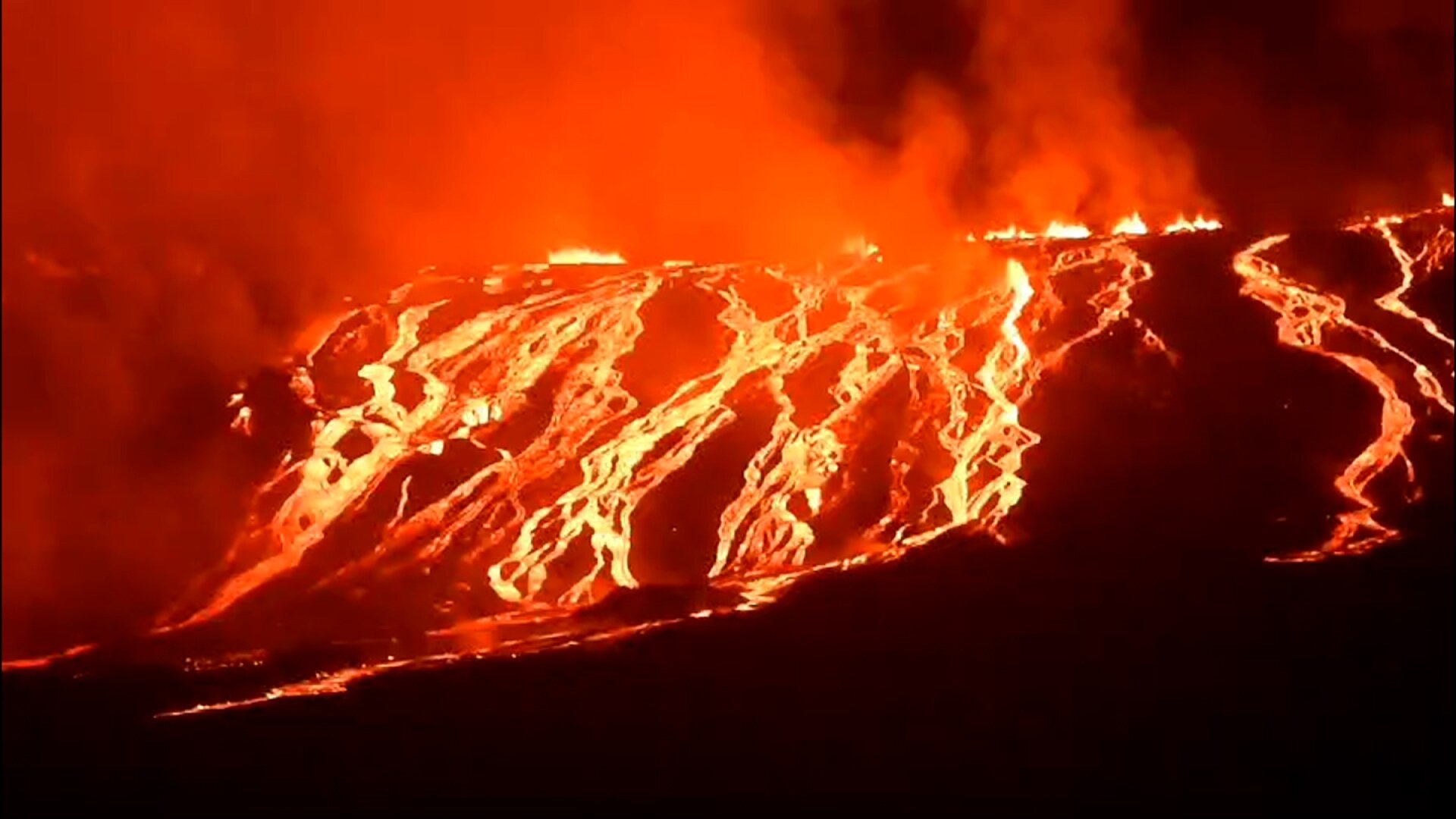 Volcán La Cumbre en Galápagos entra en erupción